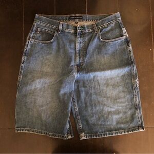 Tommy Hilfiger 2006 Men’s Shorts (Blue Denim Color) Waist Size 35